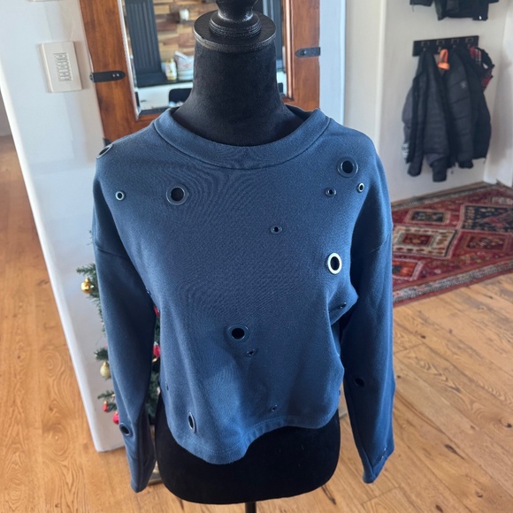 ALO YOGA WOMEN'S SWEATSHIRT BLUE SIZE SMALL EXCELLENT CONDITION - Picture 1 of 6